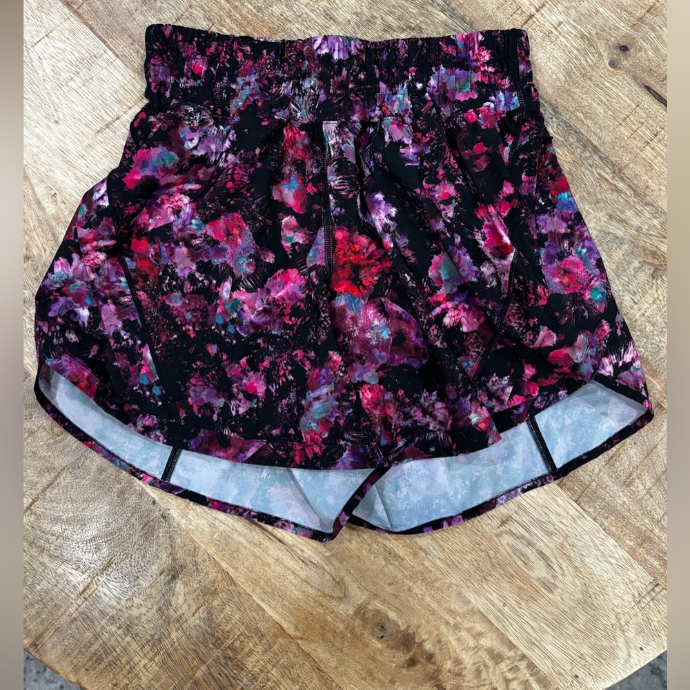 Lululemon Tracker shorts in "Floral Multi Print”